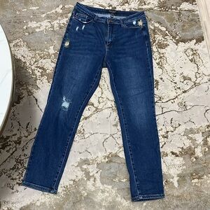 Judy Blue Floral Embroidered Distressed Denim Jeans Woman’s 11/30